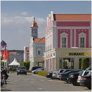 Vyražte za značkovým oblečením do outletů! / Outlety a outlet móda (http://www.luxurymag.cz)